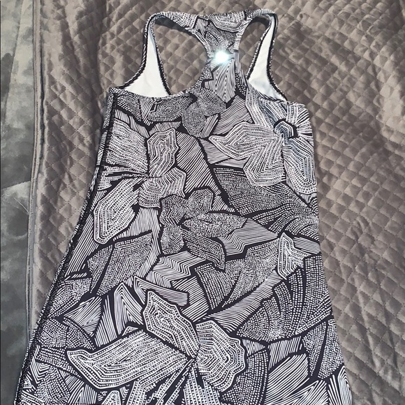 Workout top - Picture 2 of 3